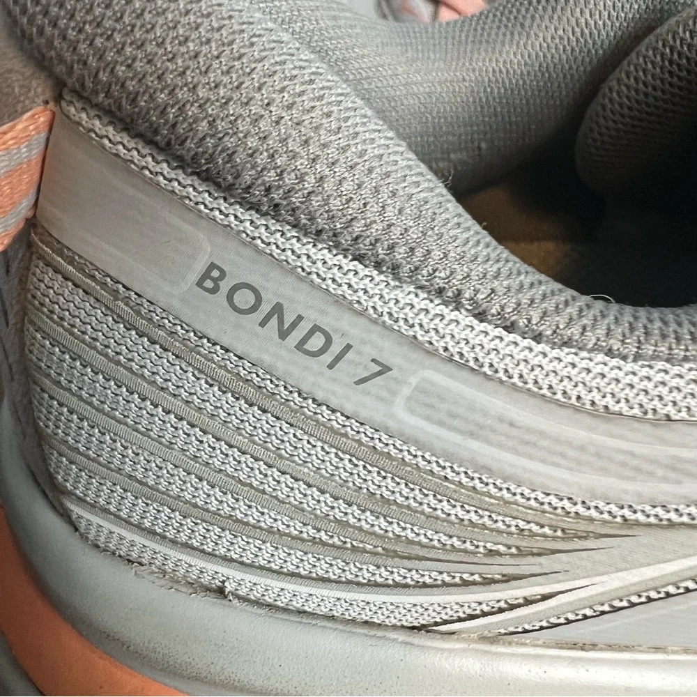 Hoka One One - Women's Bondi 7 Running Shoes‎ Gray Peach - Sz. 10